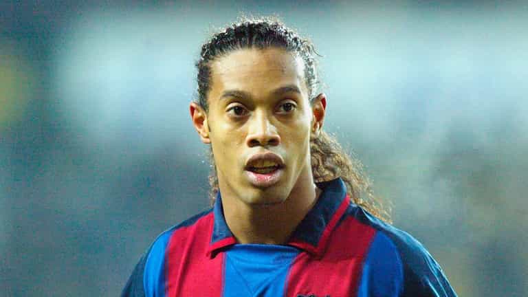 How a last-minute phone call stopped Ronaldinho joining Man United How a last-minute phone call stopped Ronaldinho joining Man United