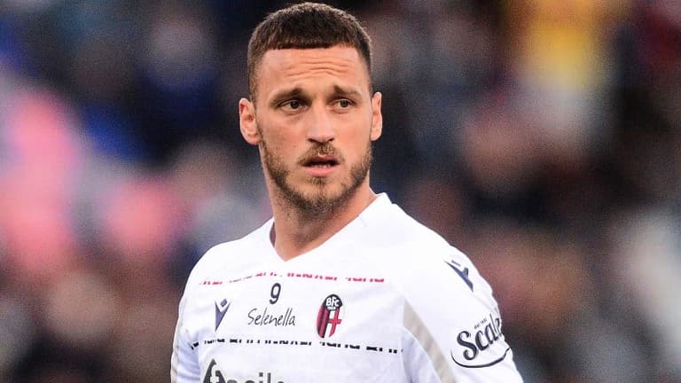 Gary Neville almost rendered speechless by Man United’s “desperate” Marko Arnautovic bid Gary Neville almost rendered speechless by Man United’s “desperate” Marko Arnautovic bid