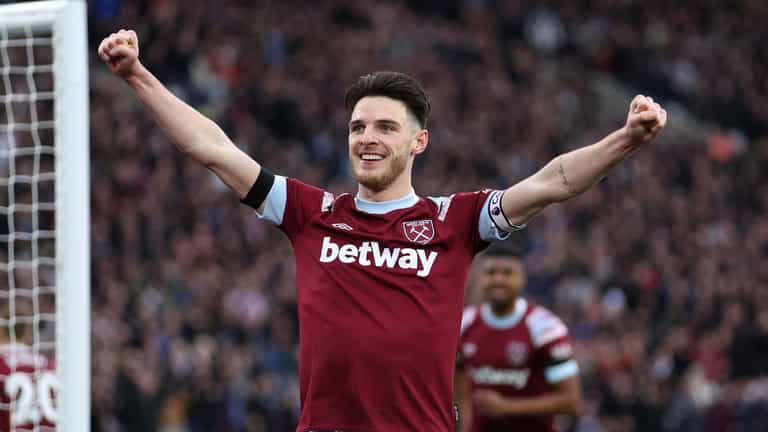 Jermaine Jenas says that Declan Rice could solve Liverpool’s midfield issues Jermaine Jenas says that Declan Rice could solve Liverpool’s midfield issues