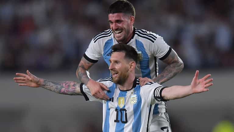 Emotional scenes in Argentina as Lionel Messi scores 800th career goal Emotional scenes in Argentina as Lionel Messi scores 800th career goal