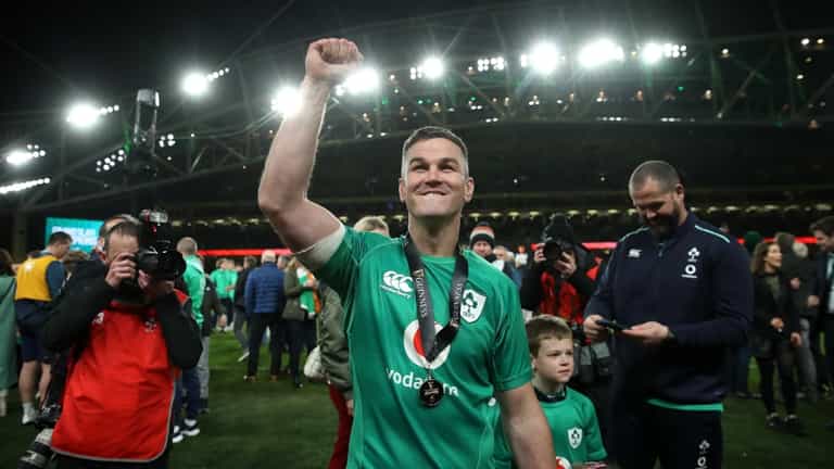 Johnny Sexton’s lovely gesture to injured teammate after Ireland’s Grand Slam win Johnny Sexton’s lovely gesture to injured teammate after Ireland’s Grand Slam win