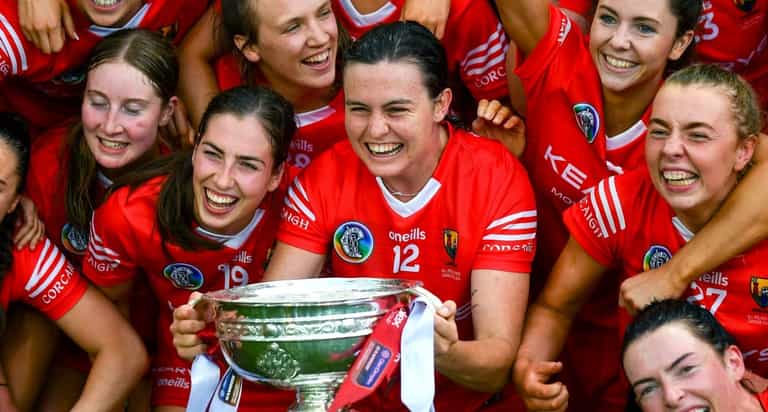 Cork camogie star Looney gets her wish as she’s rowed down the River Lee Cork camogie star Looney gets her wish as she’s rowed down the River Lee