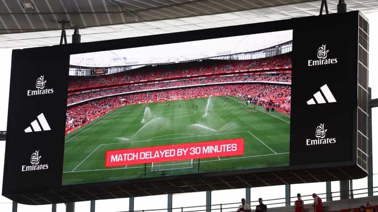 Arsenal v Nottingham Forest delayed as thousands of fans stuck out of stadium Arsenal v Nottingham Forest delayed as thousands of fans stuck out of stadium