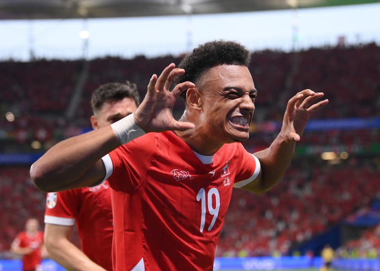 Man United hold talks with Euro 2024 star that Sir Jim Ratcliffe has already signed before Man United hold talks with Euro 2024 star that Sir Jim Ratcliffe has already signed before