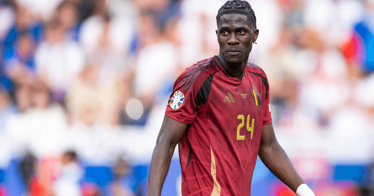 Fans in shock as Amadou Onana pulls off perfect English accent when correcting reporter Fans in shock as Amadou Onana pulls off perfect English accent when correcting reporter