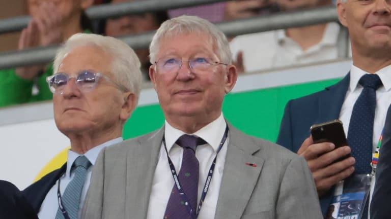 Man United ‘to bar Alex Ferguson from entering dressing room after games’ Man United ‘to bar Alex Ferguson from entering dressing room after games’