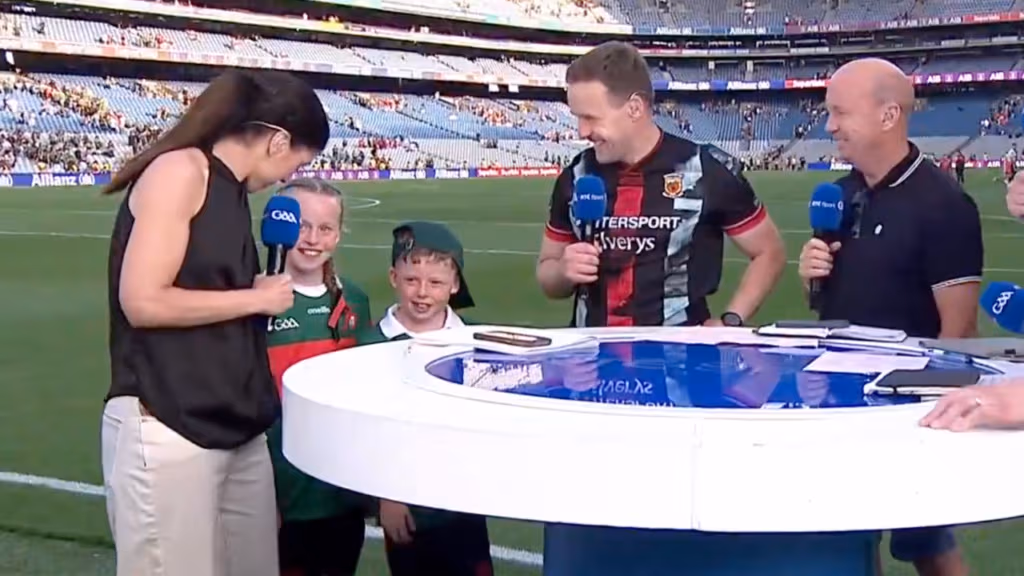 Touching moment as kids of Mayo boss help him with RTÉ interview after semi-final win