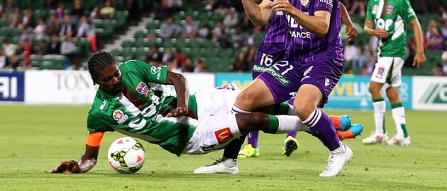 GIF: Late contender for most obvious red card of 2014 GIF: Late contender for most obvious red card of 2014