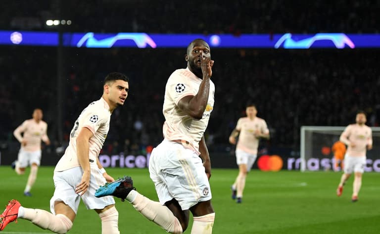 Romelu Lukaku turned toward Angel Di Maria immediately after Man United’s late goal Romelu Lukaku turned toward Angel Di Maria immediately after Man United’s late goal