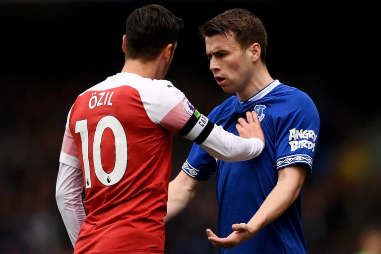 Mesut Özil chucks jacket at Everton bench because he was pure raging like Mesut Özil chucks jacket at Everton bench because he was pure raging like