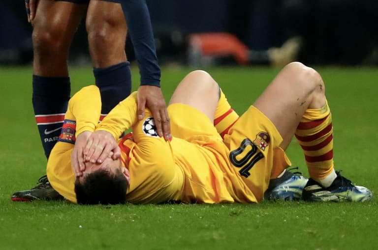 Messi comforted by Angel Di Maria in emotional video after Barca defeat Messi comforted by Angel Di Maria in emotional video after Barca defeat