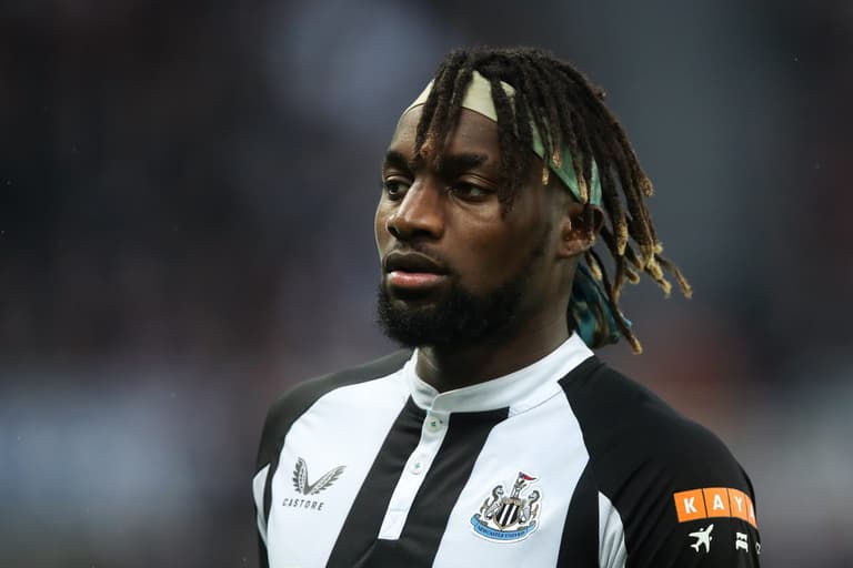 Allan Saint-Maximin pays tremendous, heartfelt tribute to Steve Bruce after sacking Allan Saint-Maximin pays tremendous, heartfelt tribute to Steve Bruce after sacking