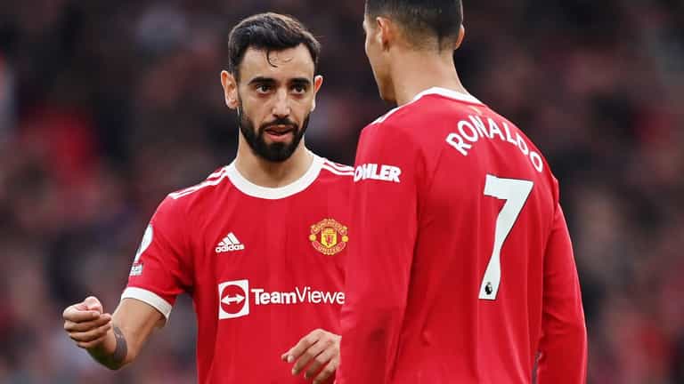 Manchester United players ‘lose faith’ in Solskjaer after Liverpool pasting Manchester United players ‘lose faith’ in Solskjaer after Liverpool pasting