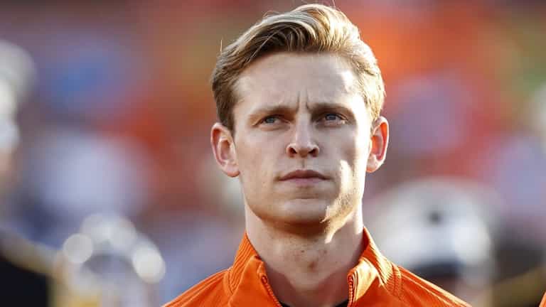 Frenkie de Jong delivers blow to Man United transfer hopes Frenkie de Jong delivers blow to Man United transfer hopes