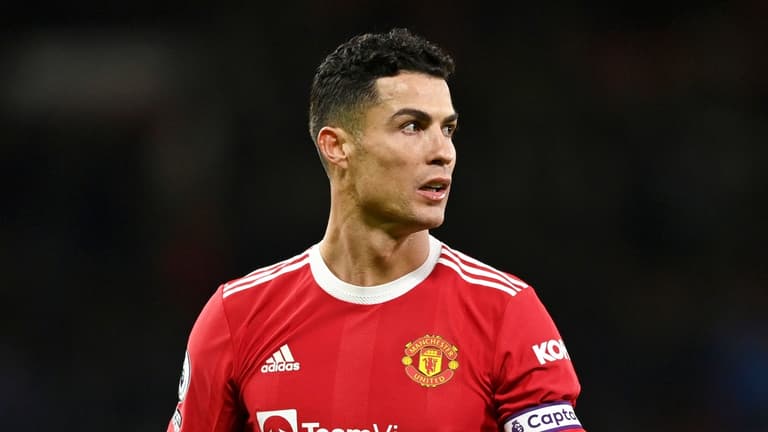 Cristiano Ronaldo ‘considering leaving Man United’ over club’s transfer issues Cristiano Ronaldo ‘considering leaving Man United’ over club’s transfer issues