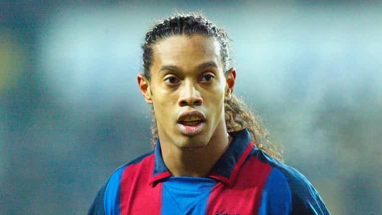 How a last-minute phone call stopped Ronaldinho joining Man United How a last-minute phone call stopped Ronaldinho joining Man United