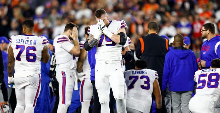 NFL star suffers cardiac arrest and is in ‘critical condition’ after tackle NFL star suffers cardiac arrest and is in ‘critical condition’ after tackle
