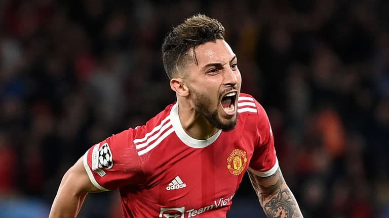 Man United finally set to sell a player to big-spending Saudi club Man United finally set to sell a player to big-spending Saudi club