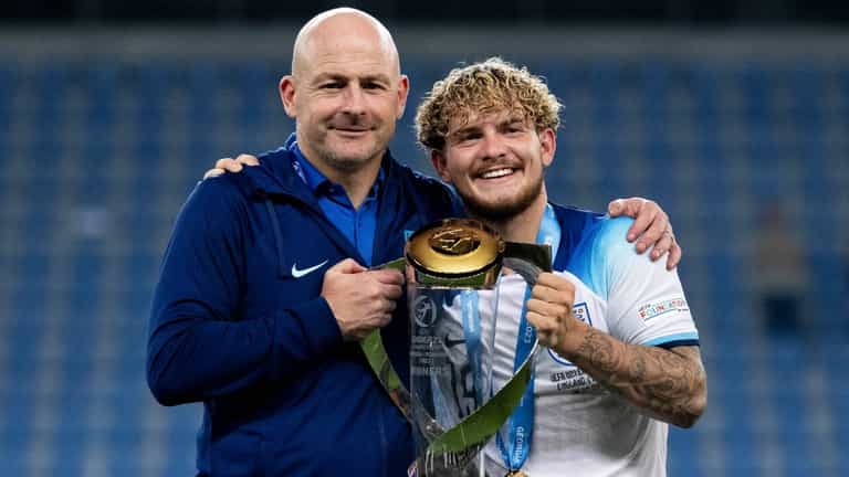 Lee Carsley turns down Republic of Ireland job to pursue England dream Lee Carsley turns down Republic of Ireland job to pursue England dream