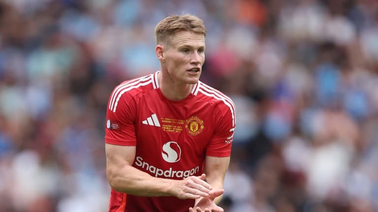 Fulham reopen talks with Man United about Scott McTominay transfer Fulham reopen talks with Man United about Scott McTominay transfer