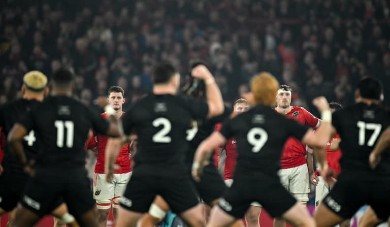 Munster fans call for refund after ‘utter disgrace’ live stream causes many to miss historic haka Munster fans call for refund after ‘utter disgrace’ live stream causes many to miss historic haka