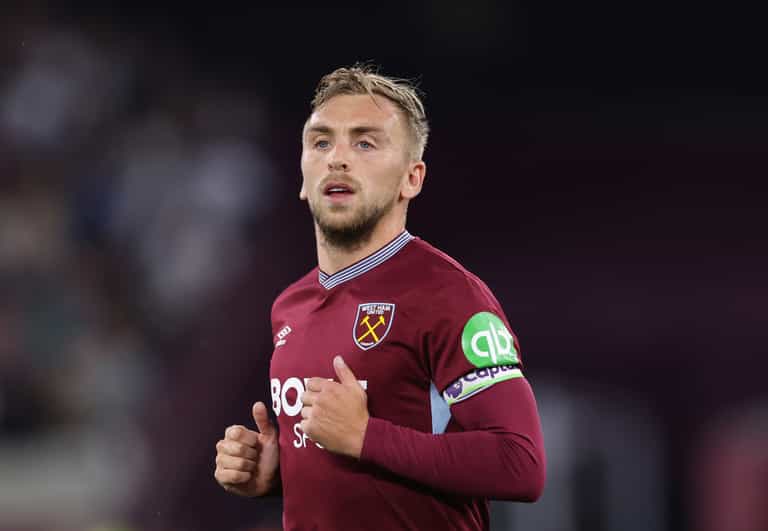 After losing 5-1 to Chelsea last night, Hammers fans are suggesting their own player should leave! After losing 5-1 to Chelsea last night, Hammers fans are suggesting their own player should leave!