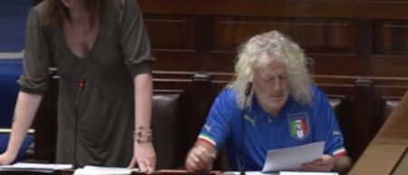 Mick Wallace was sporting Italy’s World Cup jersey in the Dáil today