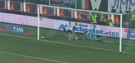 Video: Fiorentina goalie does an Enckleman with complete howler from nothing