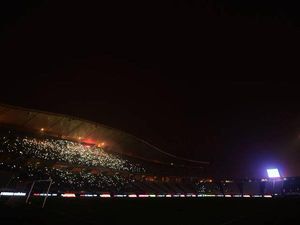 Floodlights failure causes Besiktas-Spurs to turn into an intimate concert