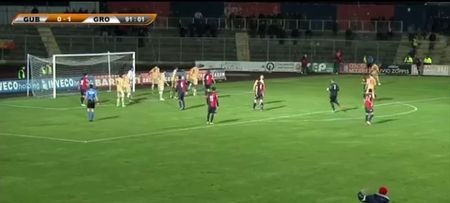 VIDEO: Goalkeeper scores! Goalkeeper scores!