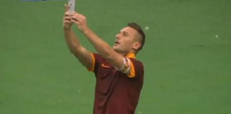 Vine: Totti ruins perfectly good goal with selfie celebration