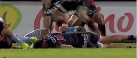 GIF: Top 14 rugby player gets knocked unconscious by accidental kick from teammate