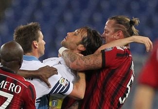 Video: Philippe Mexes tries to strangle opponent after being sent off