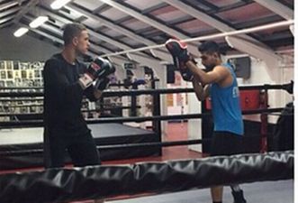 PIC: Jordan Henderson’s boosting his tough guy image by sparring with Amir Khan