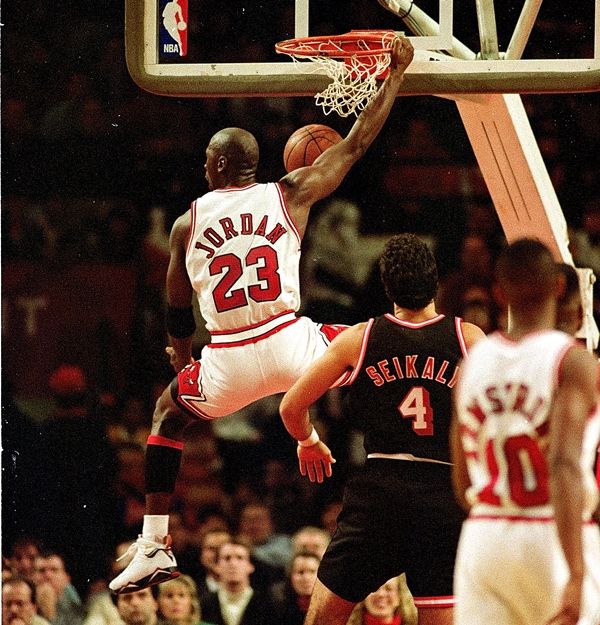 21 Dec 1992:  Michael Jordan #23 of the Chicago Bulls dunks the ball during the game against the Miami Heat .   Mandatory Credit: Jonathan Daniel  /Allsport