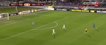 WATCH: Spurs go through two-on-one with the ‘keeper but Roberto Soldado pulls a Soldado