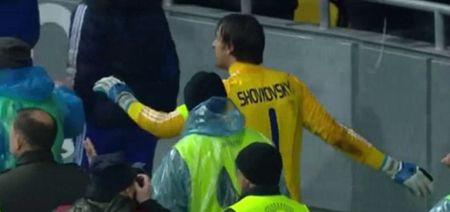 WATCH: Dynamo Kyiv take aggregate lead, crowd starts rioting, ‘keeper is having none of it