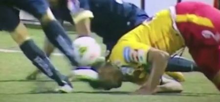 VIDEO: No red card shown after footballer uses opponent’s head as a ball in Costa Rica