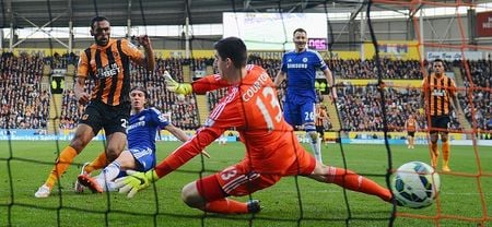 VIDEO: Thibaut Courtois sells the most beautiful dummy, but sets up a crazy goal in the process