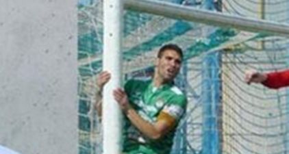 PIC: Footballer from Spanish fourth tier turns into monkey in attempt to defend corner