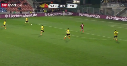 Gif: Team make a complete mess of five on one goalscoring chance