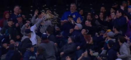 Video: Baseball fan uses his box of popcorn as a glove to catch foul ball