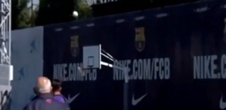 Vine: Martin Montoya can score into a basketball hoop from 25 metres away