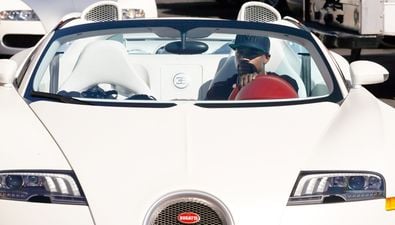 VIDEO: A humbling tale about Floyd Mayweather, 3am phone calls and a $3.6m Bugatti Veyron