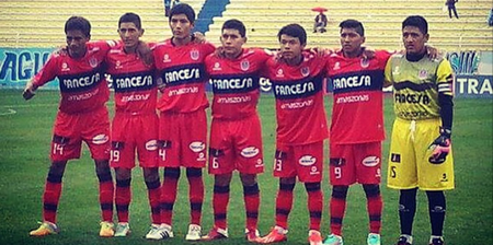 Video: Bolivian team protests fixture by fielding 7-man youth team