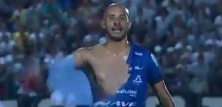 Video: Is this the worst shirt pull in football history?