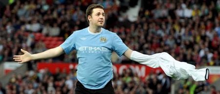 Comedian Jason Manford found a novel way of apologising to Blackpool’s controversial owner