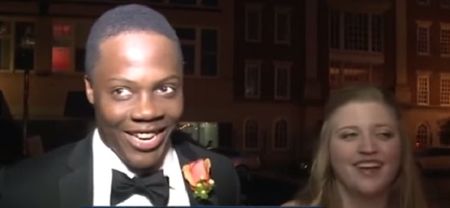 VIDEO: NFL quarterback surprises girl by arriving at her doorstep to take her to prom