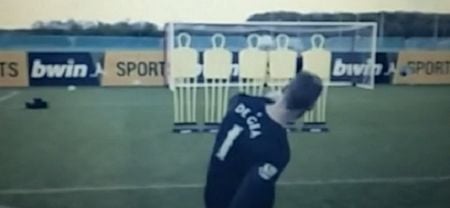 WATCH: David De Gea shows off his deadly free kick tekkers to adoring United team mates