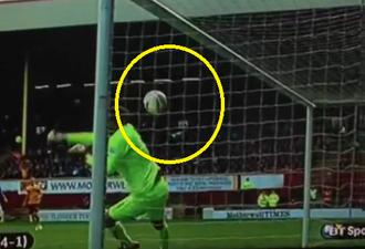 Vine: Rangers’ goalkeeper pops up with very late contender for howler of the season